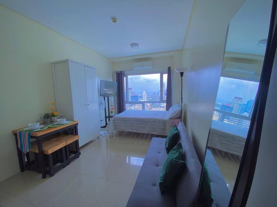 Makati Penthouse With Stunning City Skyline View Манила Экстерьер фото