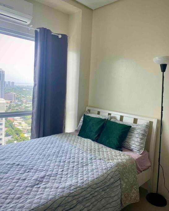 Makati Penthouse With Stunning City Skyline View Манила Экстерьер фото